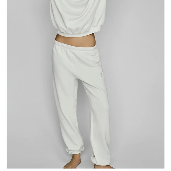 Eterne Classic Sweatpants. Creamy color in Perfect like new condition & fast 📦 - Picture 2 of 10